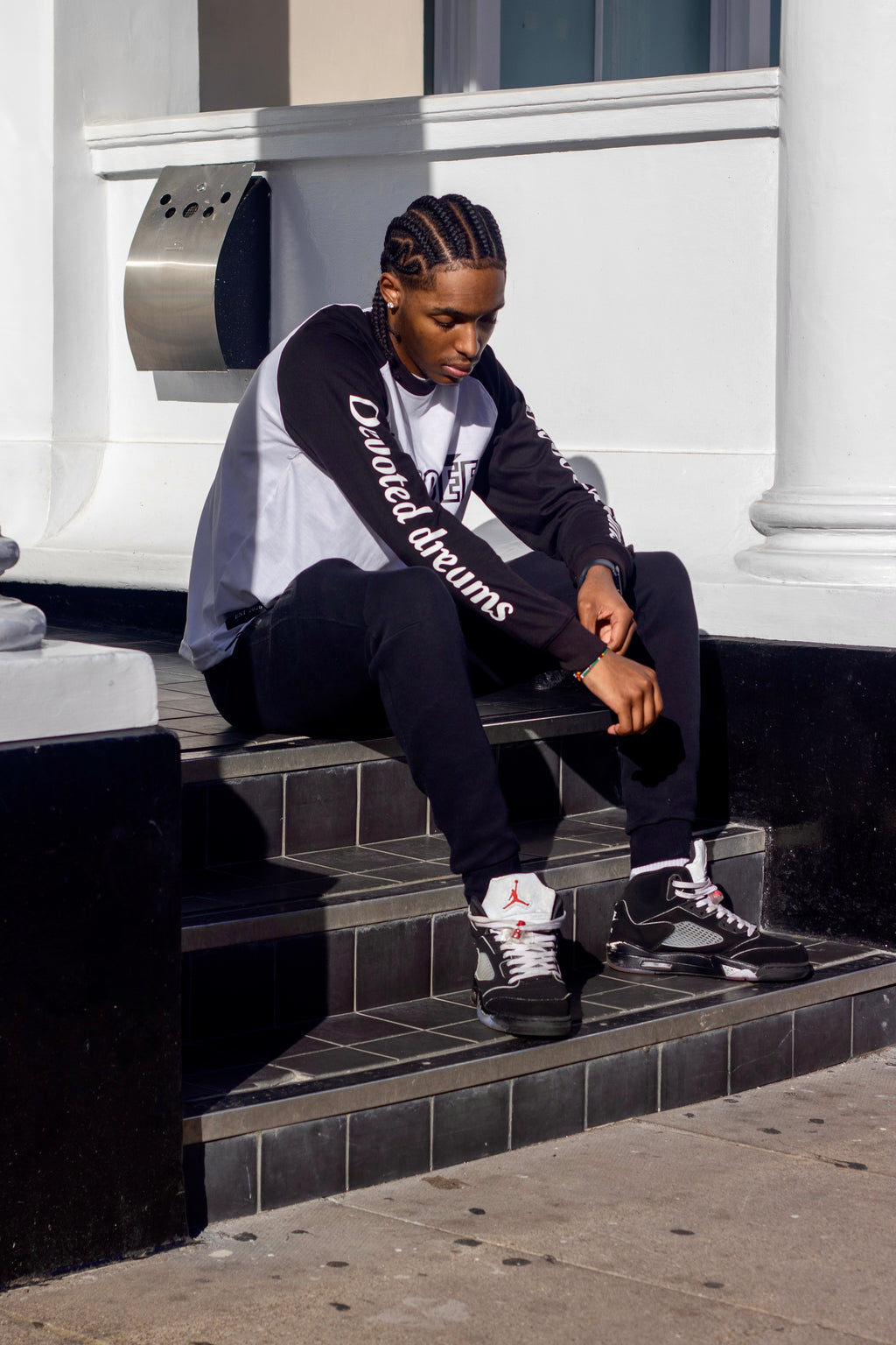 Dévouée dream dreams Contrast Raglan Long Sleeve (Black/White)