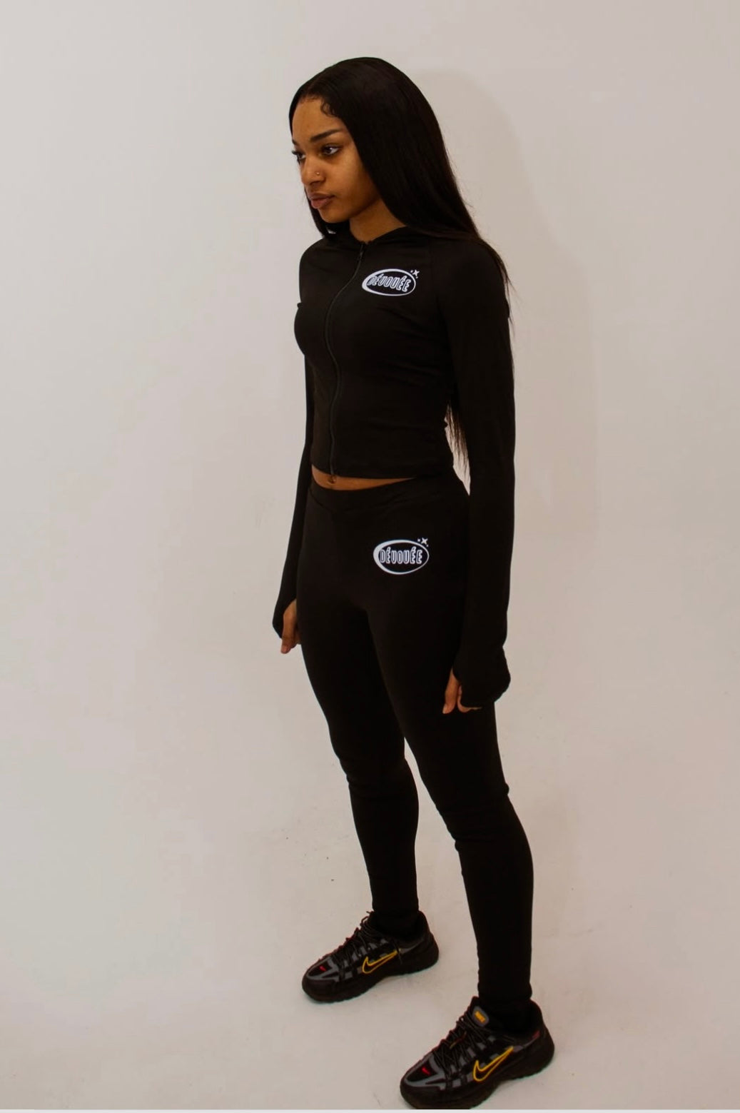 Dévouée Noir piece set