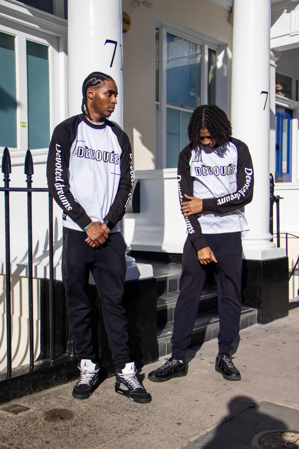 Dévouée dream dreams Contrast Raglan Long Sleeve (Black/White)